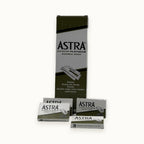 Astra Superior Platinum, lamette da barba doppio taglio confezione 5 pezzi — packshot su fondo crema