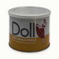 Doll, cera depilatoria liposolubile naturale in vasetto — packshot su fondo crema