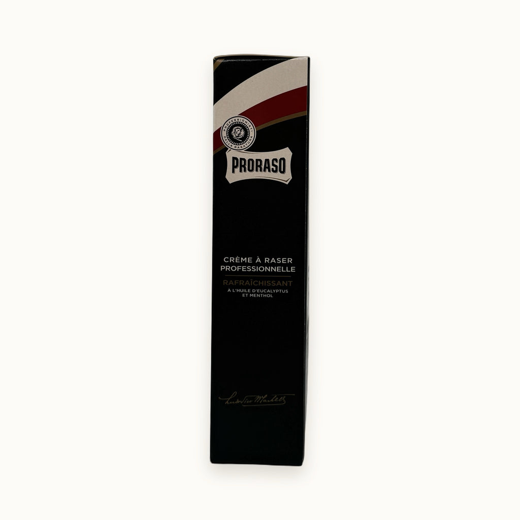 Proraso, crema da barba professionale rinfrescante in tubo 150 ml — packshot su fondo crema