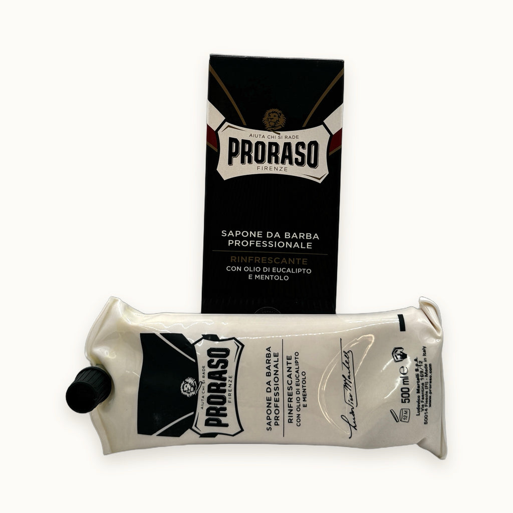 Proraso, crema da barba professionale rinfrescante in tubo 150 ml — packshot su fondo crema